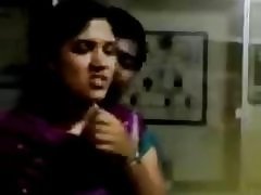 Indickej student bozk s priateľ