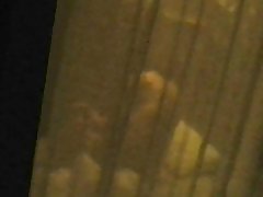 Susedia pár ulovených espia okno lízať kurva zatkli