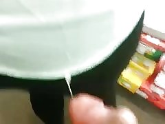 Cum na girl (ona dotknúť spermie s rukou)