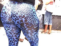 OMG obrovské zadok latinčina v značkové legíny